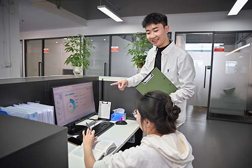 Customizing E Liquid Products with ODM Services for High VG Vape Juice Brands